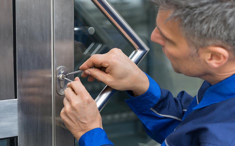 ouverture de porte claquée serrurier Paris 1